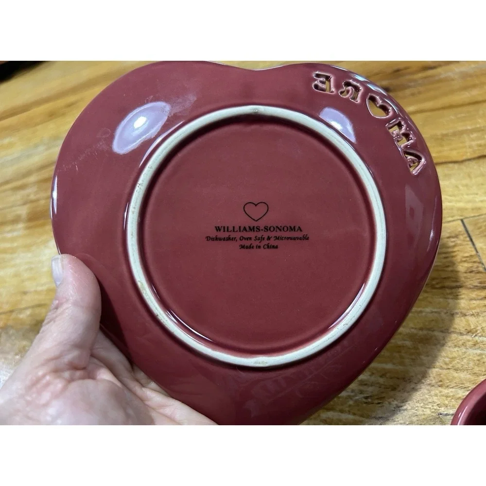 Williams Sonoma Ceramic Red Heart Ramekins & Dessert‎ Plates Lot Of 4 Amore
